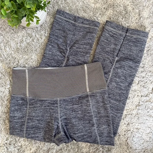 Lululemon Gather and Crow Cropped Leggings 21” - Picture 4 of 13